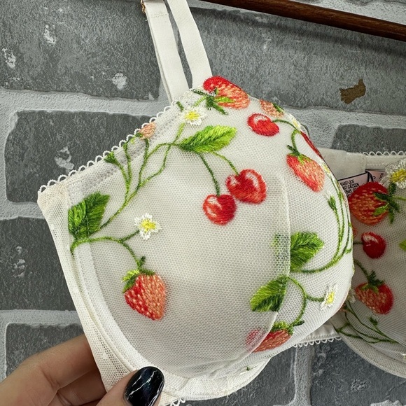 Victoria’s Secret Dream Angels Lightly-Lined Strawberry Embroidery Demi Bra - Picture 2 of 8